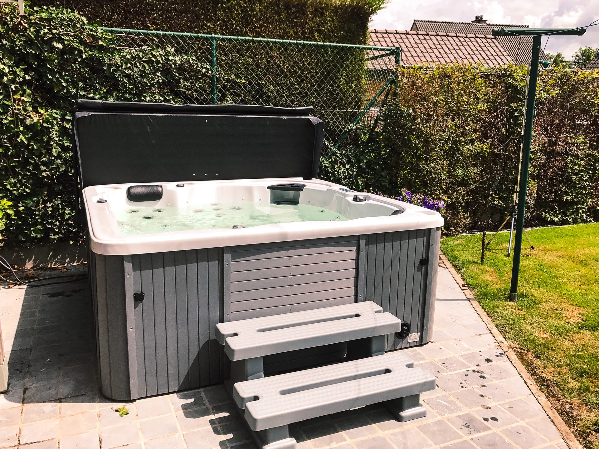5 fouten die mensen maken bij het kopen van een jacuzzi (en hoe jij ze voorkomt)