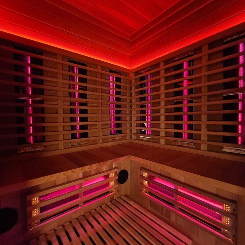 Infrarood sauna met 2 banken voor 4 personen met rood en roze licht